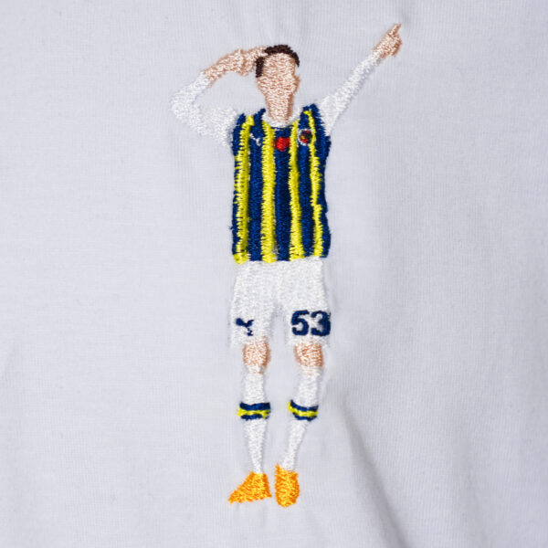 sebas_beyaz_kare_yakin
